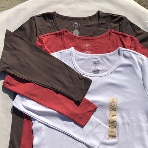 ⬇️💲St. John’s Bay NWT LOT of 3  tees for $24.